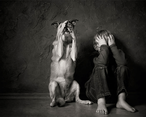 Chùm ảnh đẹp về tình bạn giữa trẻ em và động vật