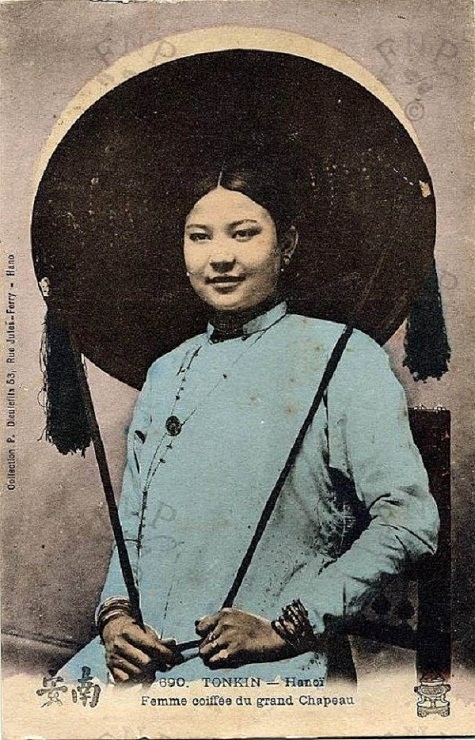 Một thiếu nữ Hà thành những năm 1920 - ảnh chụp từ tem thư.