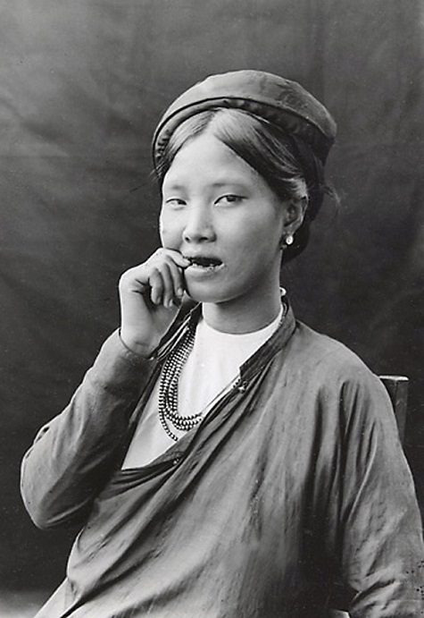 Nhuộm răng đen được coi là một chuẩn mực làm đẹp của người phụ nữ Việt Nam xưa.