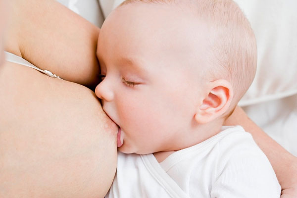 Giải đáp 9 thắc mắc khi nuôi con bằng sữa mẹ
