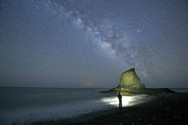 7. Dải ngân hà khoe vẻ đẹp tuyệt mỹ của mình trên bầu trời đêm ở El Roque, Fuerteventura, Canary Islands, Tây Ban Nha.