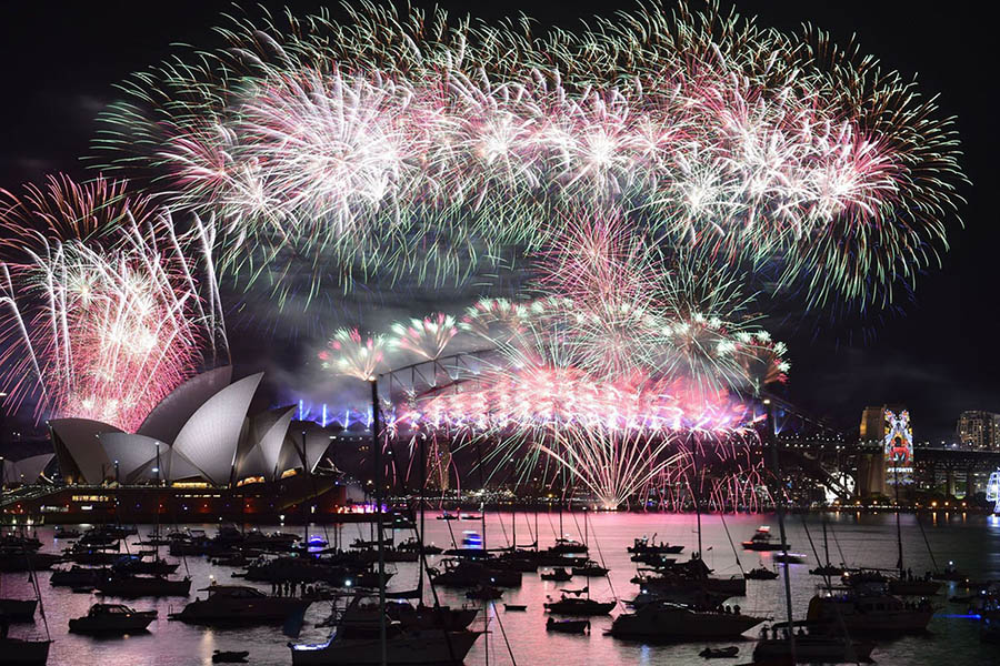 Pháo hoa thắp sáng bầu trời ở Opera House, Sydney. Ảnh: Getty Images