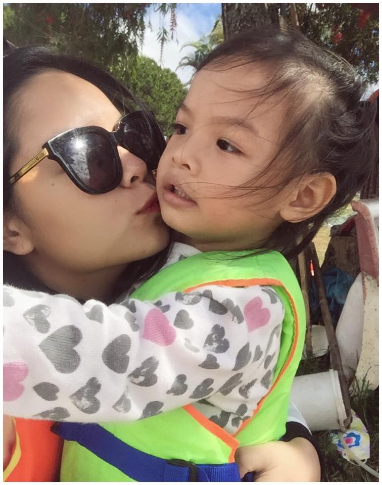 Phạm Quỳnh Anh cùng con gái Bella selfile đầy tình cảm, hạnh phúc nhân chuyến du lịch đầu năm.