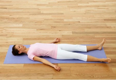 Những động tác yoga giúp trị thoái hóa đốt sống cổ ai cũng cần