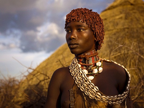 12. Người phụ nữ Hamar, Ethiopia: Vẻ đẹp tự nhiên, hoang dã của một người phụ nữ bộ tộc Hamar – một bộ lạc sinh sống ở miền Nam Ethiopia. Ảnh: Yu Haoliang.
