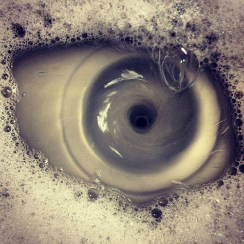 Thoạt nhìn, xoáy nước này trông như một con mắt.