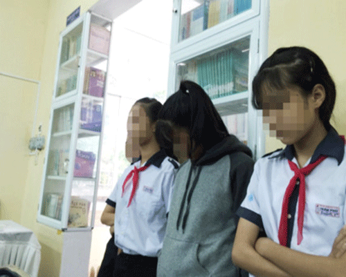 Thêm một nữ sinh lớp 7 bị đánh hội đồng vì dám ra làm chứng