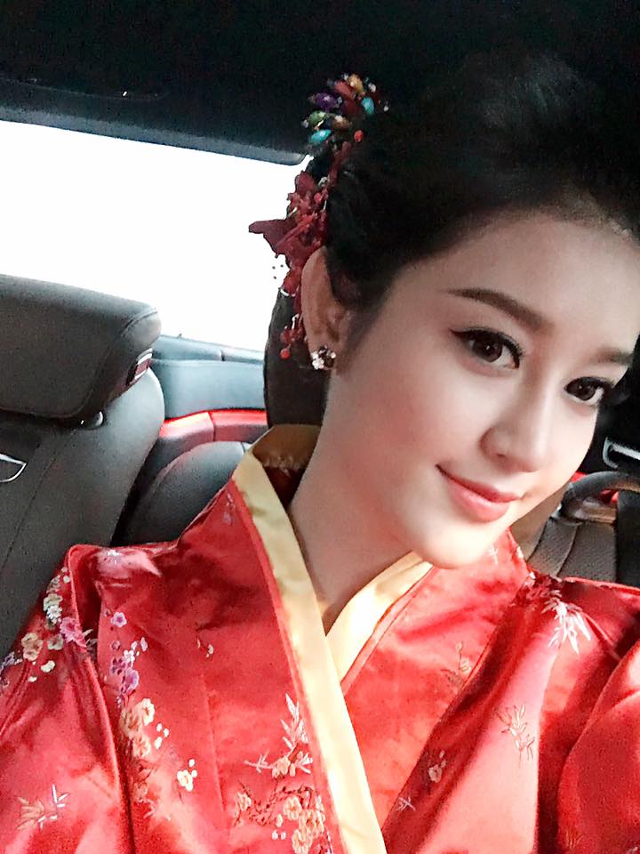 Huyền My xinh tươi trong trang phục mới “Cô bé Mỳ mặc kimono”.