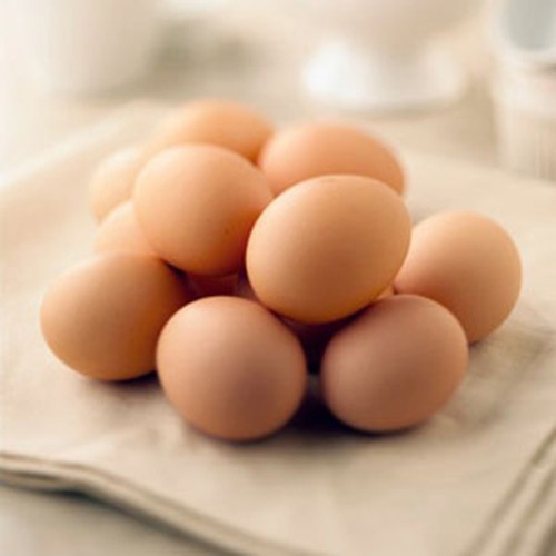Trứng không chỉ giàu chất dinh dưỡng mà còn rất nhiều đạm. Ăn trứng vào bữa sáng giúp hạn chế sự thèm ăn, nhờ đó bạn có thể ăn ít hơn khoảng 300 calo trong thời gian còn lại của một ngày so với mức bình thường.