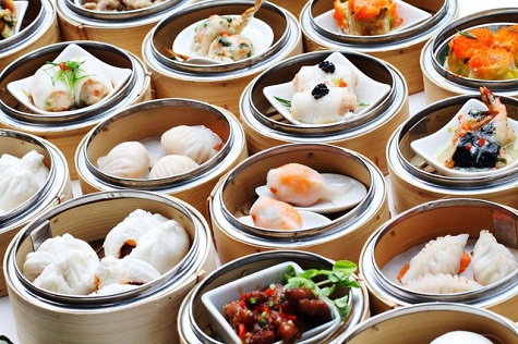 10. Dimsum là một loại ẩm thực nổi tiếng của Hồng Kông, bao gồm nhiều món ăn nhẹ, phù hợp với bữa sáng. Đây là món ăn lâu đời của người Trung Quốc, bao gồm hàng trăm loại khác nhau.