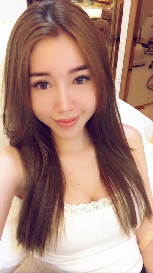 \'Hotgirl vòng một\' Elly Trần selfile đầy sexy \'người hiền, da đẹp\'.