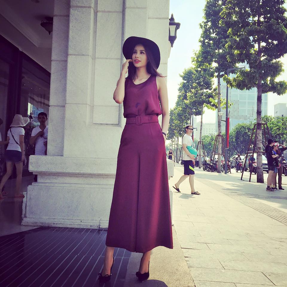Hoa hậu Phạm Hương \'Đón ngày nắng cuối cùng ở Sài Gòn thôi\'.