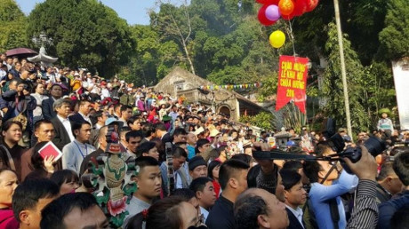 Khách đến hội chùa Hương năm nay tăng đột biến so với mọi năm