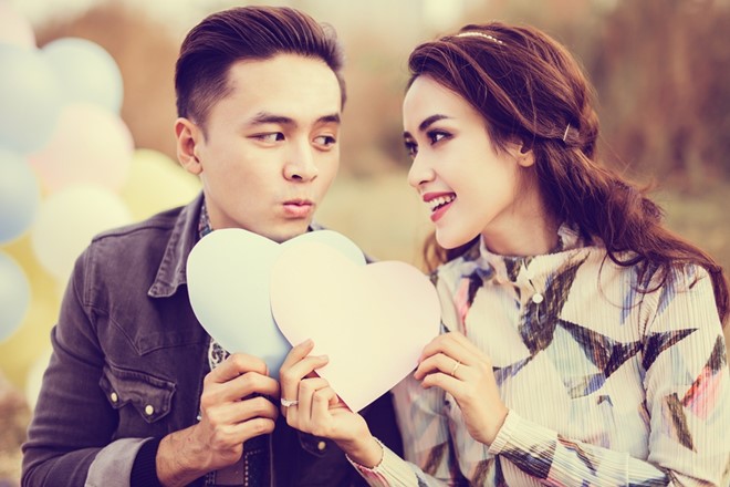 Tú Vi và ông xã Văn Anh ngọt ngào trong bộ ảnh Valentine
