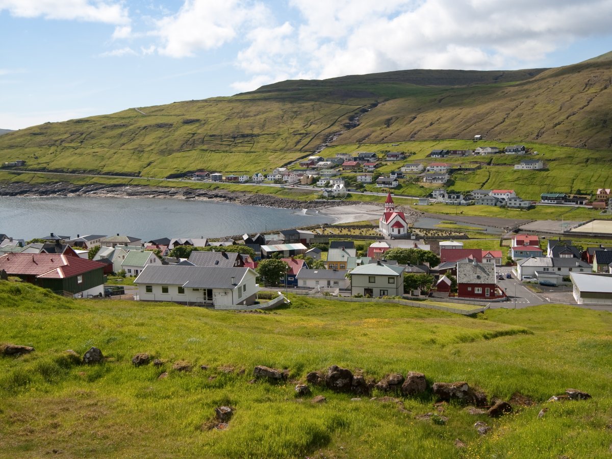 Quần đảo Faroe: Theo báo New York Times, quần đảo Faroe đã trở thành điểm đến của những món ăn độc đáo nhất thế giới. Với nhiều món ăn được làm từ những nguyên liệu trong nước, quần đảo Faroe có một nền văn hóa ẩm thực đáng kinh ngạc.