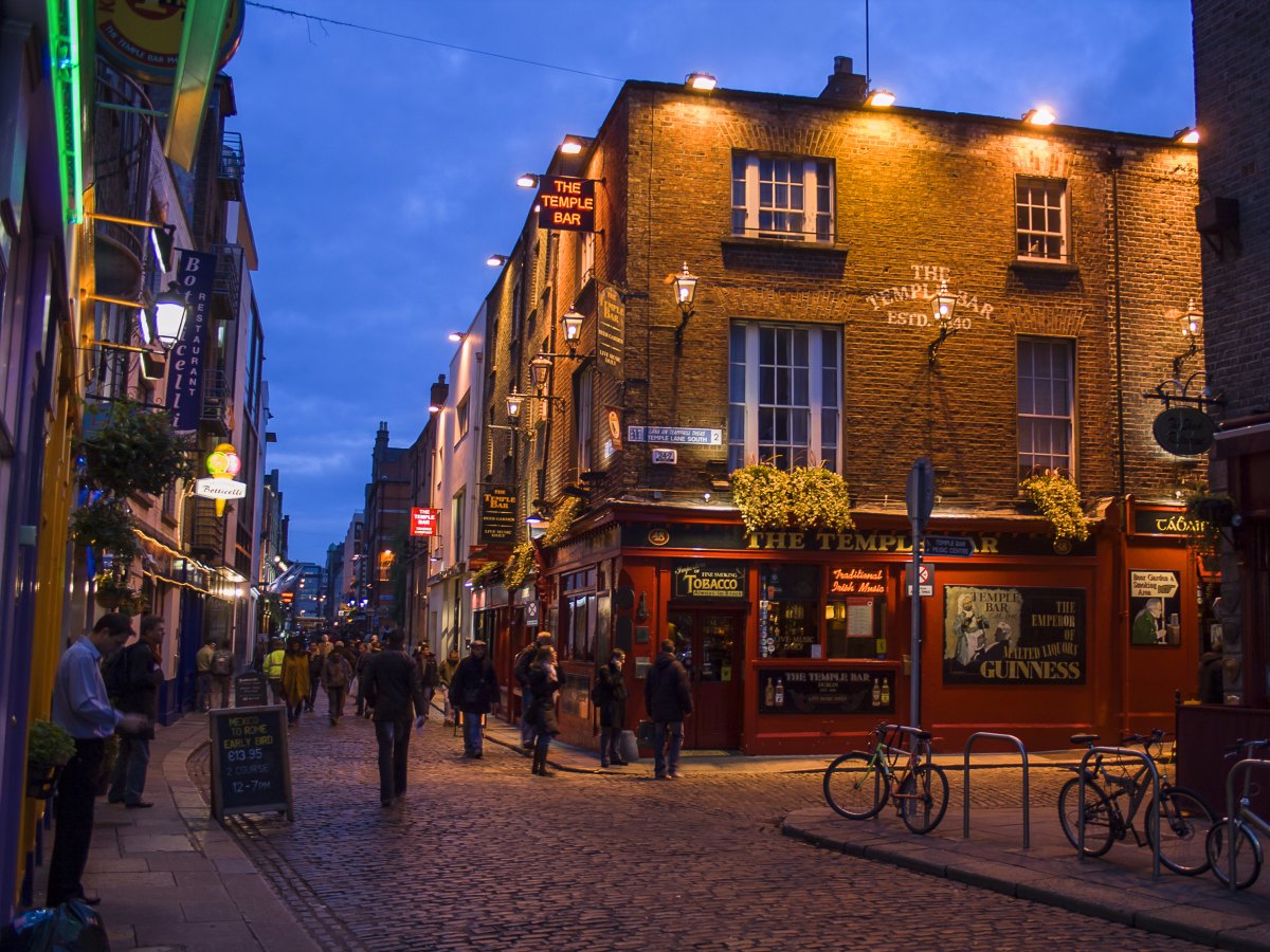 Dublin, Ireland: Hiện hơn 40% dân số của thủ đô Dublin đang ở độ tuổi dưới 30, và thành phố mang trong mình một không khí sôi nổi và tấp nập.