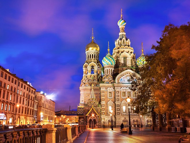 St. Petersburg, Nga: Thành phố St. Petersburg được coi là điểm đến lý tưởng nhất ở châu Âu. Thành phố có bề dày lịch sử, có nhiều cung điện và nhà thờ tồn tại từ hàng thế kỷ nay.