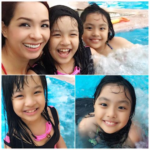Thúy Hạnh hạnh phúc ngày cuối tuần bên con gái \'Cuối tuần với hai nàng. Hai nàng thèm bơi lắm mà chỉ có cuối tuần mẹ mới cho ra hồ bơi\'.