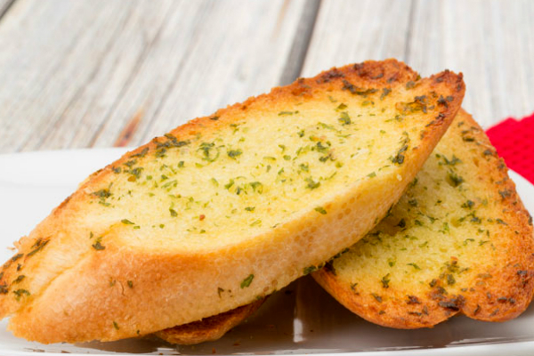 Bánh mì nướng tạo thêm các axit trong dạ dày, khiến bạn cảm thấy dễ chịu hơn và không chứa quá nhiều chất béo.