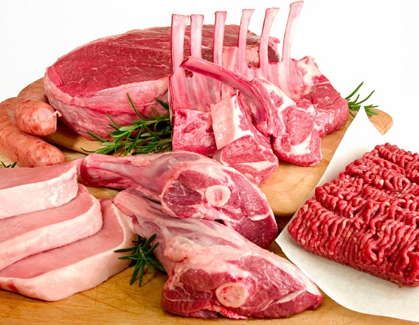 Hạn chế thịt đỏ - ăn thịt đỏ sẽ tạo ra các phân tử nguy hiểm trong mô cơ thể, làm tổn hại ADN, và tăng nguy cơ bị ung thư ruột. Phụ nữ ăn thịt đỏ nhiều hơn 3 lần/tuần dễ bị ung thư vú hơn, đặc biệt là những ai đã mãn kinh.