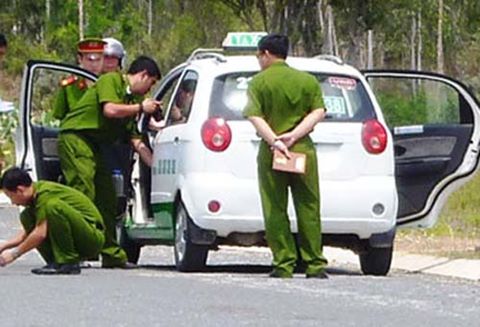 4 trinh sát truy bắt nhóm cướp taxi phơi nhiễm HIV