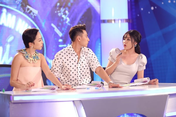 Văn Mai Hương bất ngờ bị 'lộ hàng' ngay trên sóng truyền hình