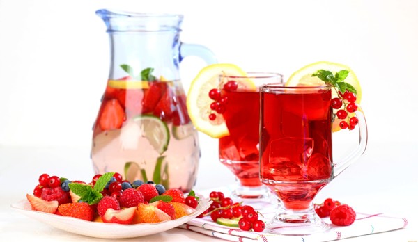 Các loại nước ép trái cây, đặc biệt là các loại quả mọng giàu chất chống oxy hóa nên giúp bạn tránh các vấn đề rắc rối và cải thiện sức khỏe của thận.
