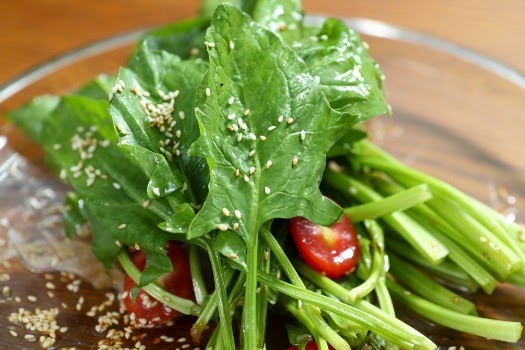 Rau chân vịt hay còn gọi là rau bó xôi là một loại rau lá xanh rất phổ biến giúp ngăn ngừa bệnh thiếu máu.