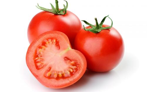 Cà chua có chứa vitamin C cần có để cơ thể hấp thu sắt từ các loại thực phẩm khác. Chúng cũng rất giàu beta carotene, vitamin E và chất xơ tốt cho sức khỏe tổng thể.