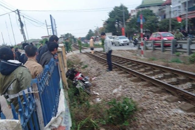 Người đàn ông bị tàu hỏa đâm tử vong vì không chịu quan sát