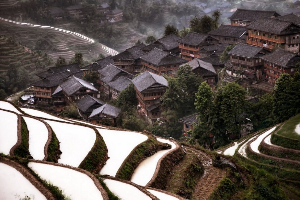 Ngôi làng nhỏ yên bình trên núi ở Trung Quốc khiến các fan của phim kiếm hiệp đứng ngồi không yên.