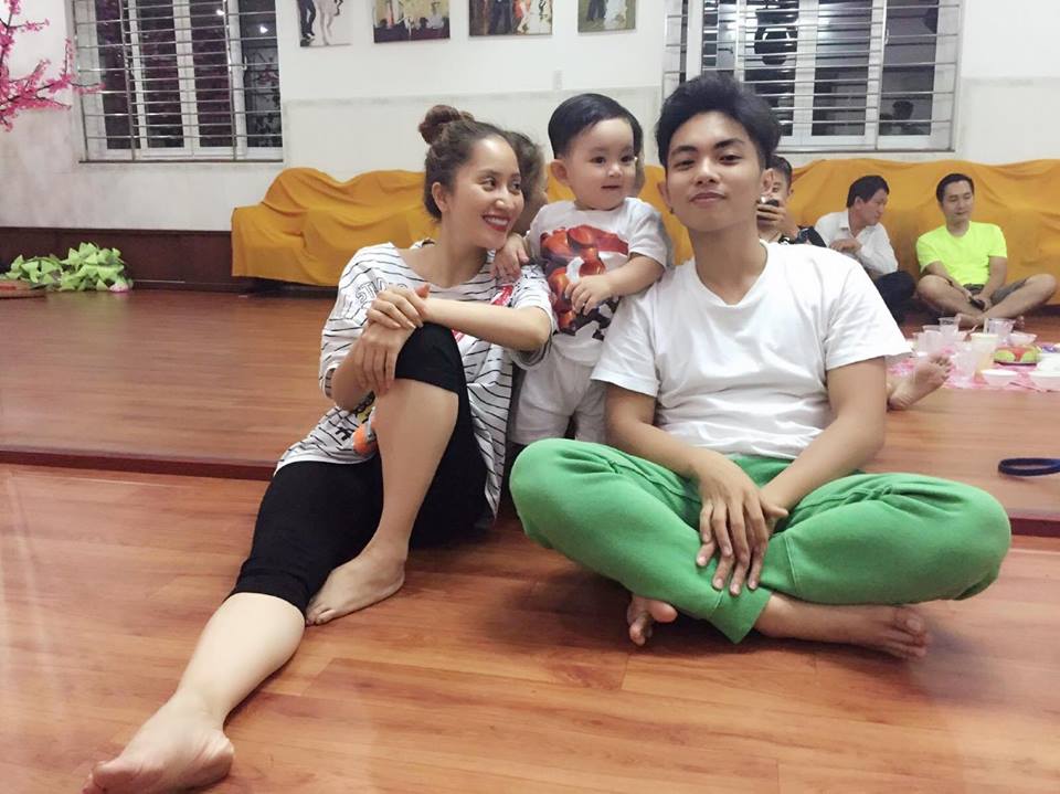 Khánh Thi khoe ảnh gia đình hạnh phúc tại sàn tập của Nữ hoàng dancesport.