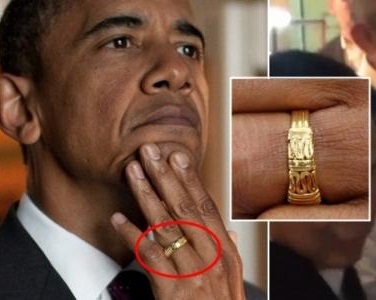 Vì sao ông Obama tháo nhẫn cưới khi bắt tay người dân