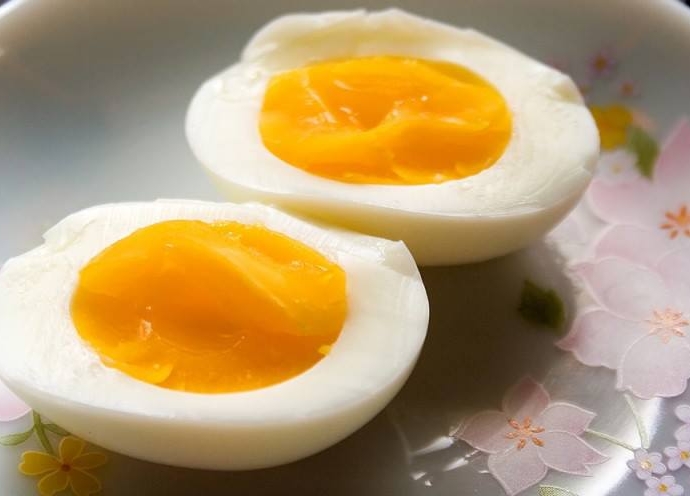 Nếu bạn có thói quen ăn trứng chín chưa kỹ điều gì sẽ xảy ra?