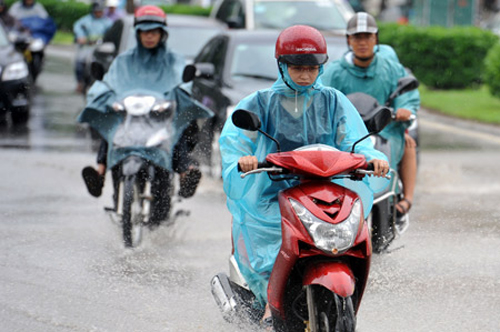 Bắc Bộ tiếp tục mưa dông, Hà Nội đề phòng ngập lụt