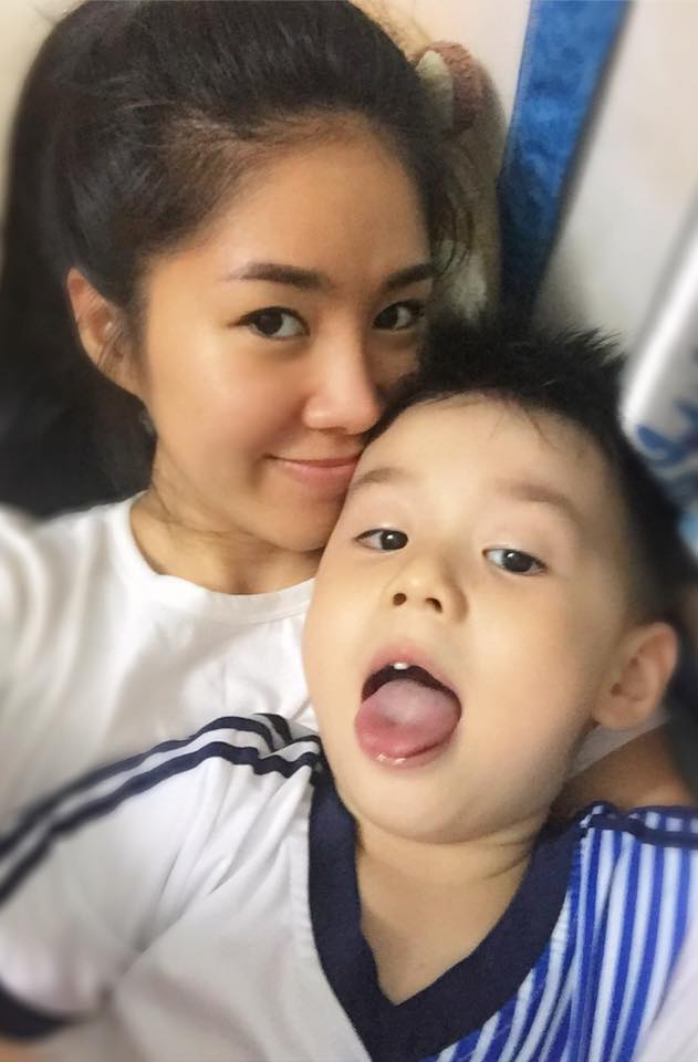 Diễn viên Lê Phương selfile cùng con trai đáng yêu nhân ngày nghỉ.