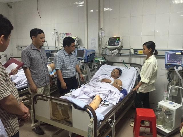 Chuyển 2 nạn nhân trong vụ nổ xe khách tại Lào ra Hà Nội