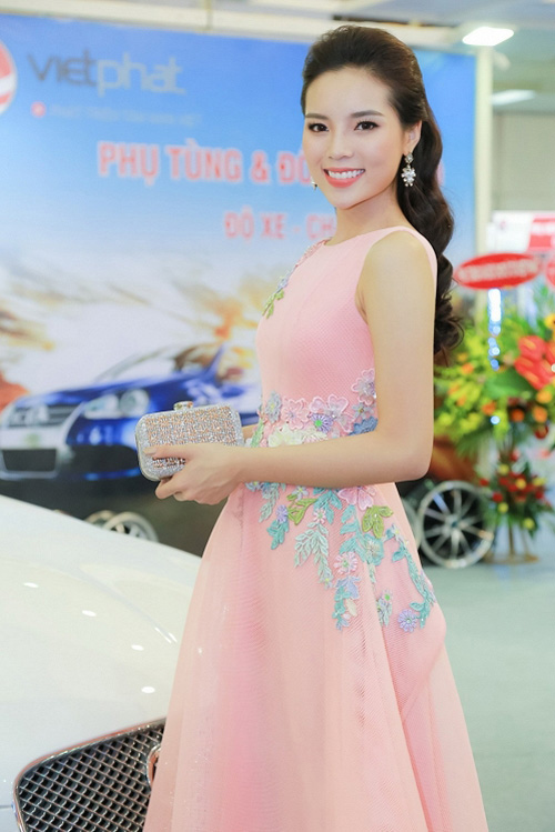 Người đẹp Nam Định chú ý trau chuốt về hình ảnh hơn mỗi khi xuất hiện trước truyền thông