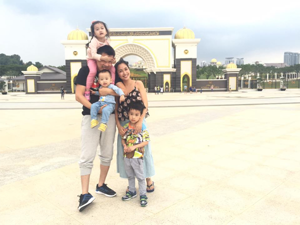 Gia đình Ốc Thanh Vân hạnh phúc tận hưởng chuyến du lịch hè tại Malaysia.