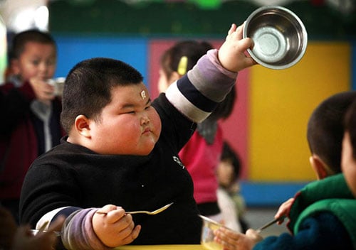 Ngay từ lúc 1 tuổi, bố mẹ của Lu Hao đã bắt đầu để ý tới việc tăng cân của Lu Hao, tuy nhiên họ bất lực trong việc kiềm chế cậu bé.