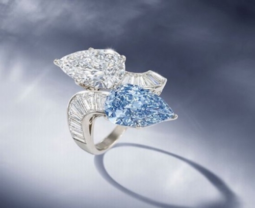 The Bulgari Ring (2,9 triệu USD - khoảng 64,8 tỷ đồng): Đây là một chiếc nhẫn tùy chỉnh thủ công, thuộc về một nhà sưu tập đồ trang sức châu Âu trong những năm 1960. Nó đã được trao cho người vợ của nhà sưu tập.