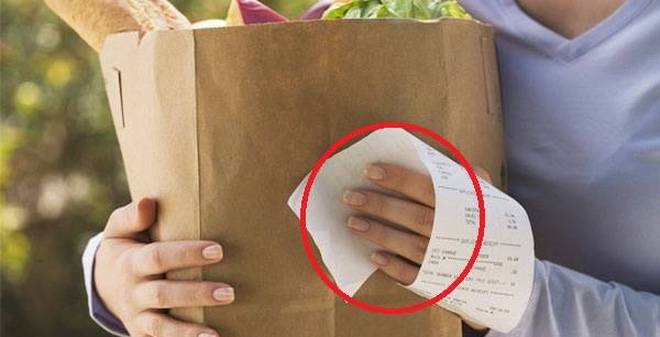 Chỉ chạm tay là đủ chết nhưng cha mẹ vẫn cho con tiếp xúc