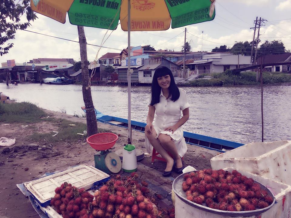 Phương Thanh hóm hỉnh bật mí về bức ảnh của mình: 'Ai mua chôm, em bán chôm chôm cho'.