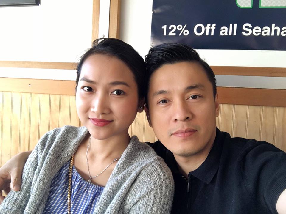 Lam Trường cùng vợ đi thưởng thức món ăn quê hương tại Mỹ: 'Hai đứa thèm bún bò Huế'.
