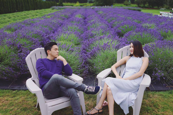 Ca sỹ Lam Trường và bà xã Yến Phương có những khoảnh khắc lãng mạn bên nhau ở cánh đồng hoa lavender tím biếc.