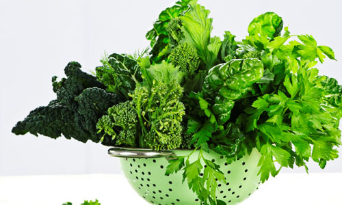 Một số loại cải như bắp cải, cải thìa, cải xanh, cải xoăn, rau bina, cải mầm… cũng rất tốt cho người bệnh xương khớp, hỗ trợ điều trị thoái hóa khớp.