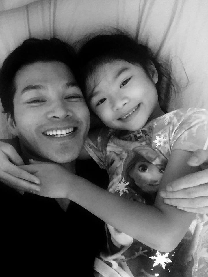 Trần Bảo Sơn hạnh phúc selfile cùng con gái Bảo Tiên.