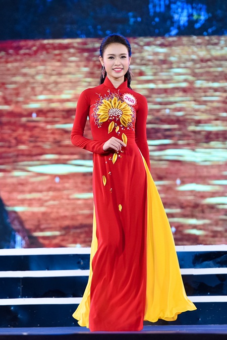 Phùng Bảo Ngọc Vân là thí sinh từng được giải Vàng khoa học, cô cũng từng được gặp mặt nguyên thủ quốc gia.
