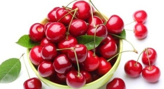 Cherry. Các chất chống oxy hóa trong quả cherry có tác dụng ngăn chặn các gốc tự do gây tổn thương tế bào và mô. Quả Cherry còn giúp bạn cải thiện các vấn đề về giấc ngủ bởi chúng chứa melatonin giúp điều hòa giấc ngủ.