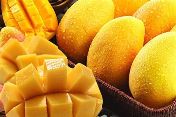 Xoài có chứa nhiều chất chống oxy hóa như zethanthin, và beta-carotene đặc biệt tốt cho mắt và ngăn ngừa sự phát triển của các tế bào ung thư.